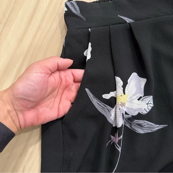 Navy floral shorts - Picture 3 of 7